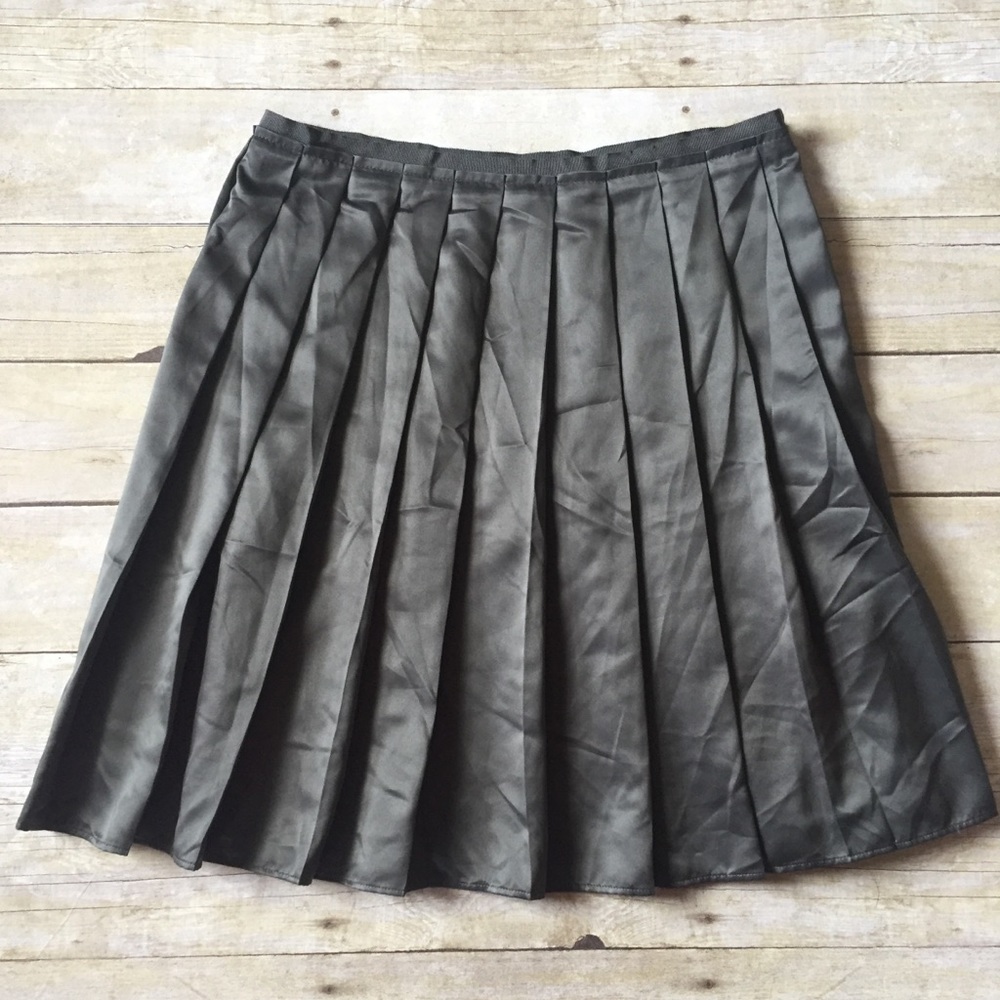 Old Navy pleated skirt